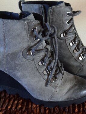 Sorel Joan Uptown lace up wedge leather boots Sz. 8.5